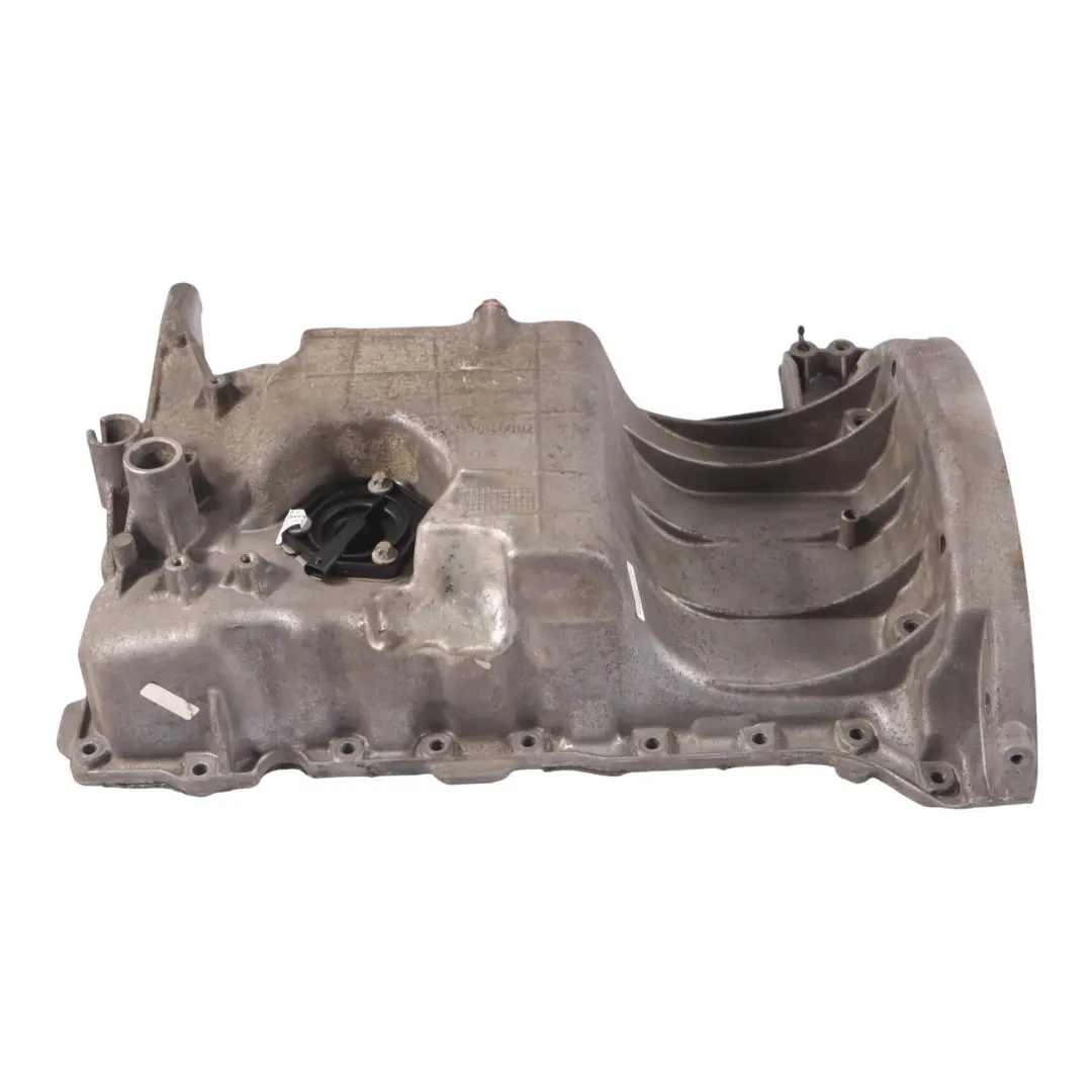Carter de aceite de gasolina Mercedes W176 A45 AMG M133 para con número de pieza A1330140002 Carter de aceite de gasolina Mercedes W176 A45 AMG M133 - SKU A1330140002 - Número de pieza A1330140002