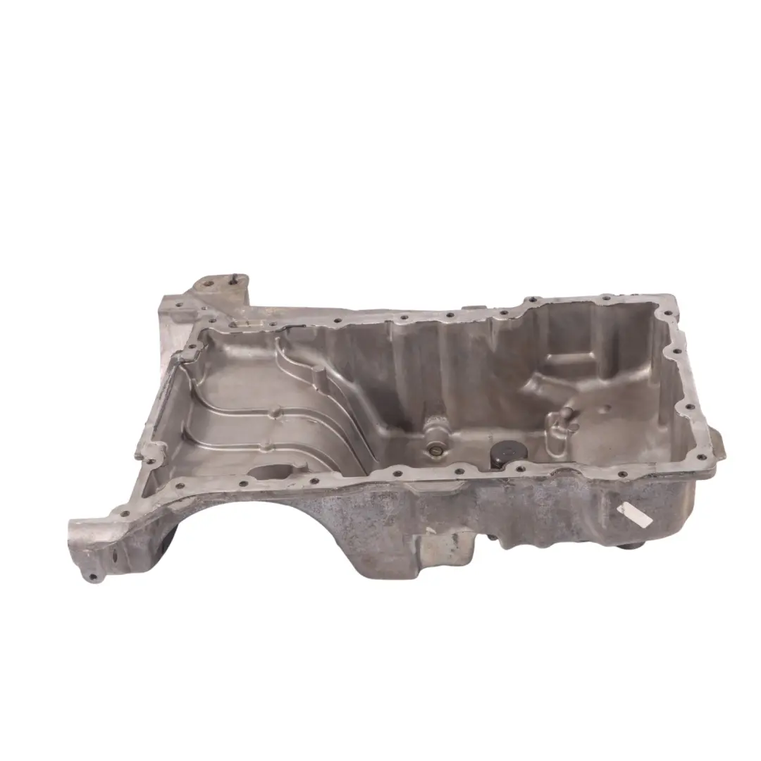 Carter de aceite de gasolina Mercedes W176 A45 AMG M133 para con número de pieza A1330140002 Carter de aceite de gasolina Mercedes W176 A45 AMG M133 - SKU A1330140002 - Número de pieza A1330140002