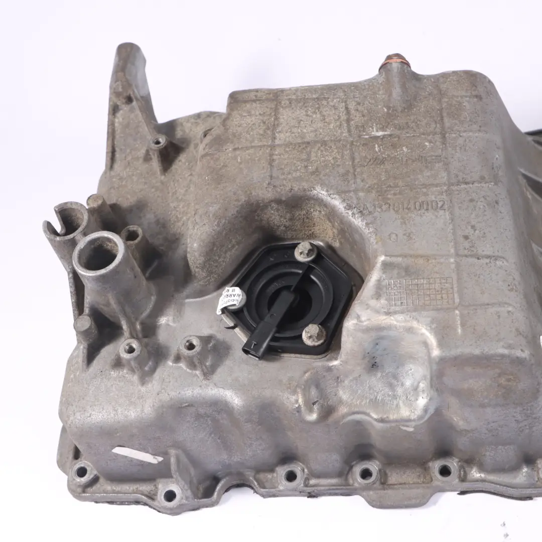 Carter de aceite de gasolina Mercedes W176 A45 AMG M133 para con número de pieza A1330140002 Carter de aceite de gasolina Mercedes W176 A45 AMG M133 - SKU A1330140002 - Número de pieza A1330140002