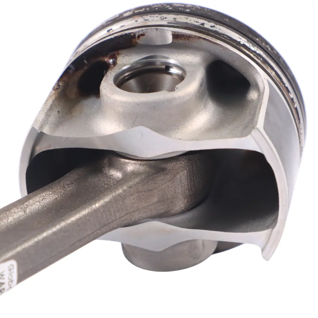 M133 Benzin Motor A45 AMG Kolben Pleuelstange für Mercedes W176 mit Teilenummer A1330300017 Mercedes W176 M133 Benzin Motor A45 AMG Kolben Pleuelstange - SKU A1330300017 - Teilenummer A1330300017