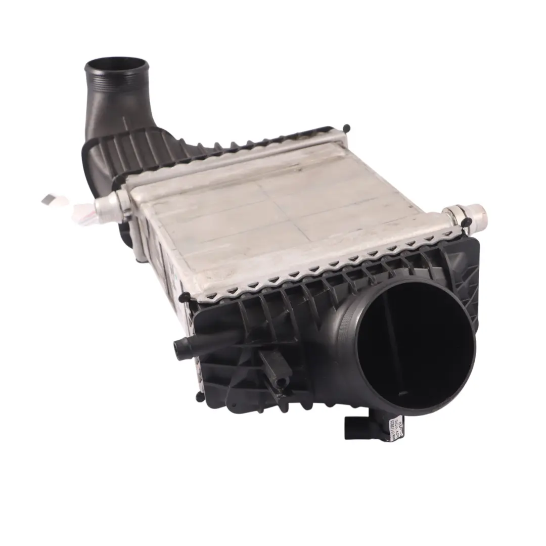 Chłodnica Intercooler do Mercedes W176 o numerze A1330900014 Mercedes W176 Chłodnica Intercooler - SKU A1330900014 - Numer Części A1330900014