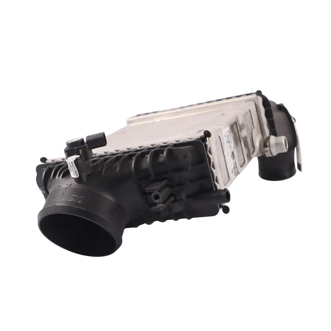 Chłodnica Intercooler do Mercedes W176 o numerze A1330900014 Mercedes W176 Chłodnica Intercooler - SKU A1330900014 - Numer Części A1330900014