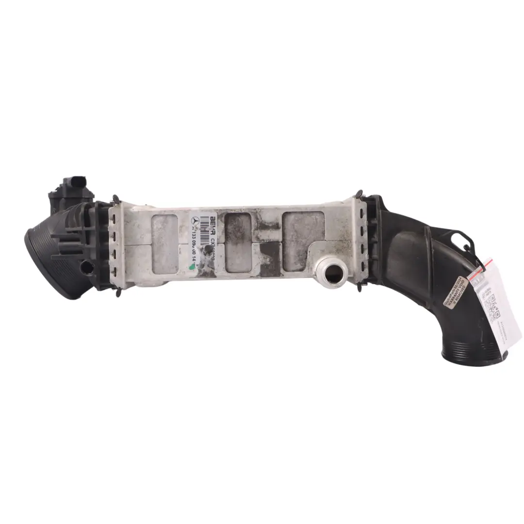 Kühler Zwischenkühler Ladeluftkühler Turbo für Mercedes W176 mit Teilenummer A1330900014 Mercedes W176 Kühler Zwischenkühler Ladeluftkühler Turbo - SKU A1330900014 - Teilenummer A1330900014