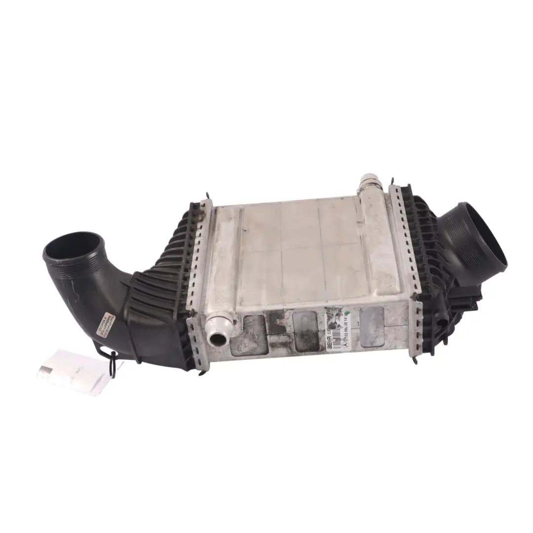 Radiador Intercooler Enfriador de Aire de Carga Turbo para Mercedes W176 con número de pieza A1330900014 Mercedes W176 Radiador Intercooler Enfriador de Aire de Carga Turbo - SKU A1330900014 - Número de pieza A1330900014