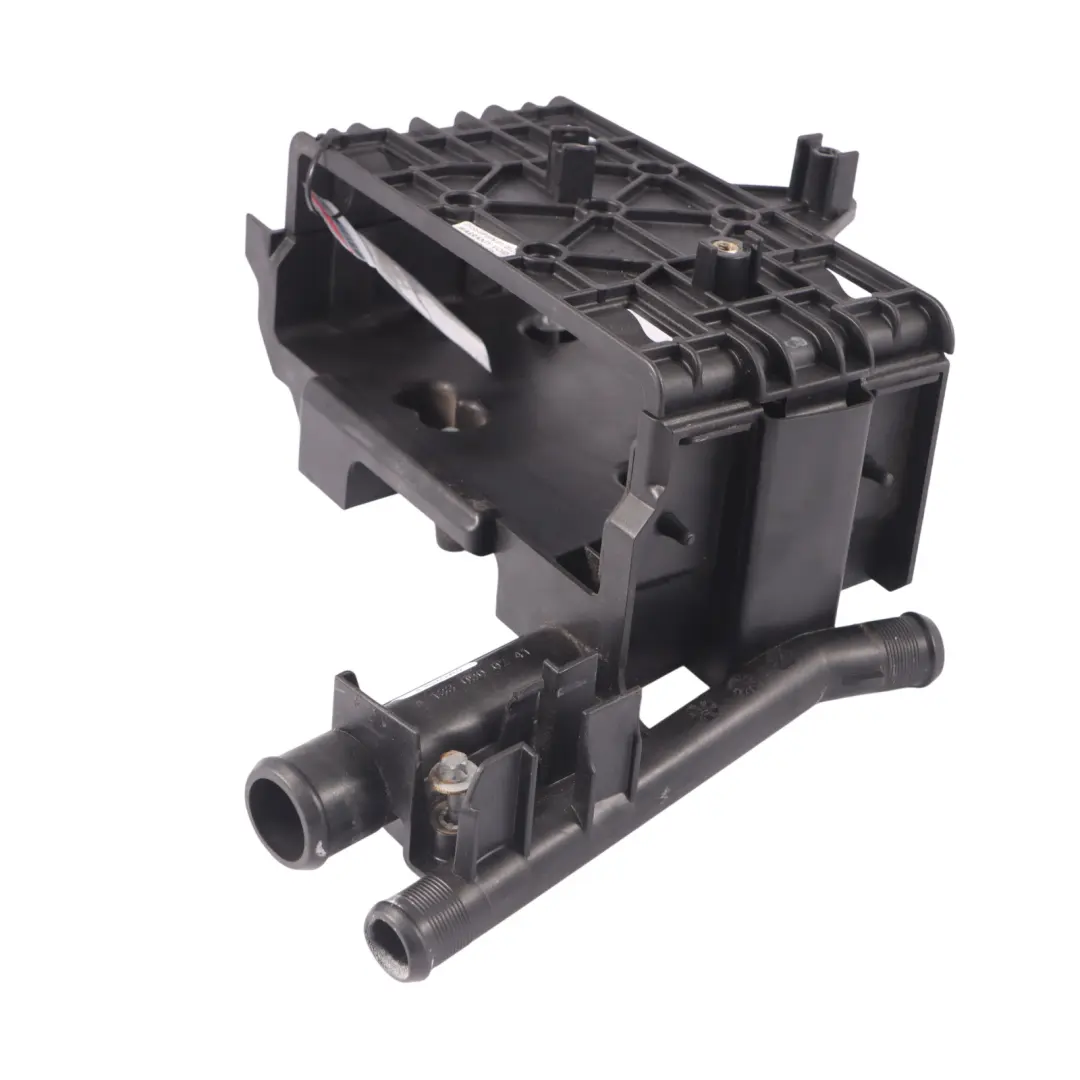 A45 AMG Intercooler Tubo Manguera Línea Soporte para Mercedes C117 W176 con número de pieza A1330900241 Mercedes C117 W176 A45 AMG Intercooler Tubo Manguera Línea Soporte - SKU A1330900241 - Número de pieza A1330900241