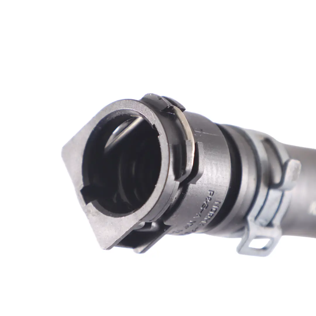 M133 E20 Rura Wąż Przewód Wody do Mercedes CLA W176 AMG o numerze A1332000053 Mercedes CLA W176 AMG M133 E20 Rura Wąż Przewód Wody - SKU A1332000053 - Numer Części A1332000053