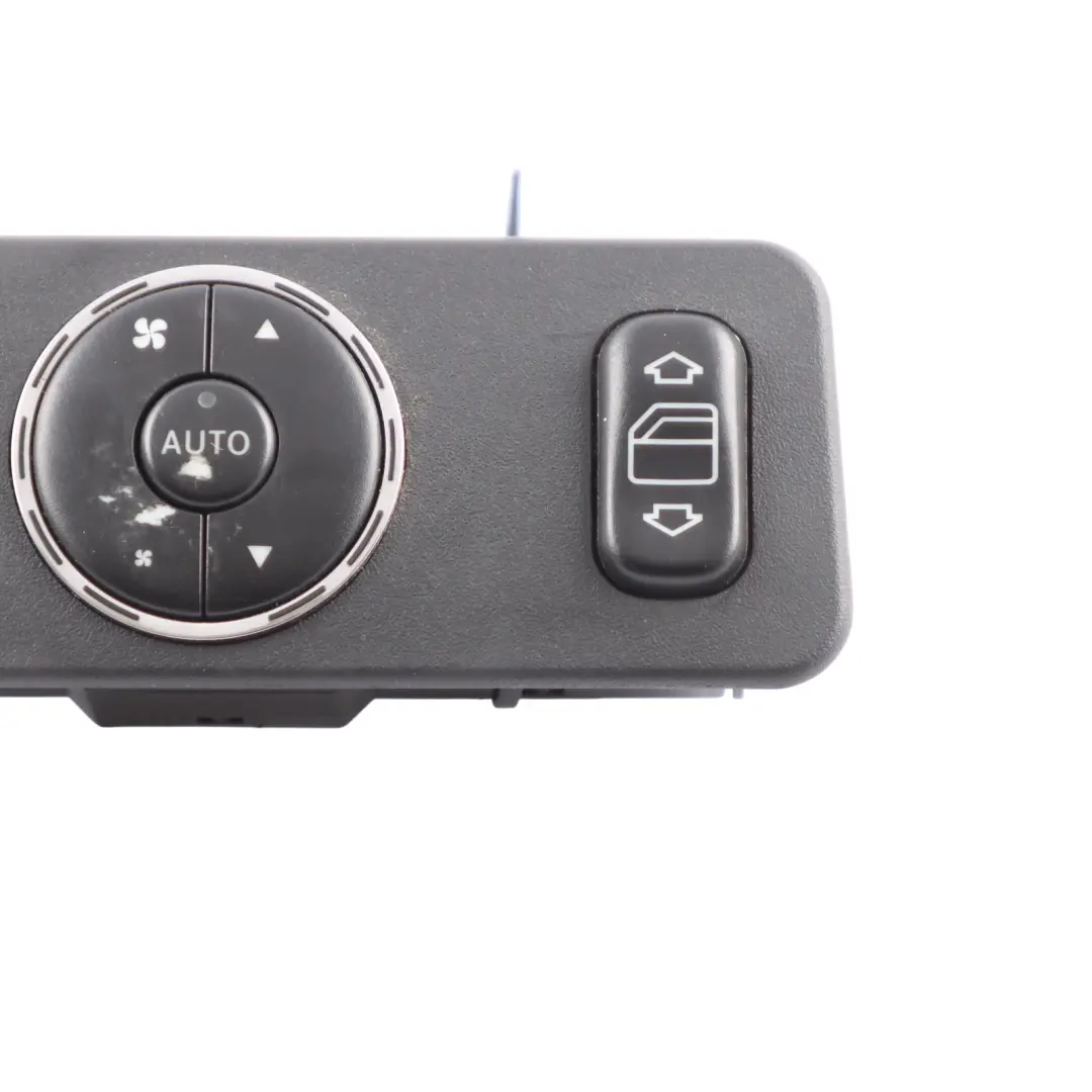 Mercedes ML W163 Console centrale Pannello interruttore aria condizionata nero - SKU A1638204910-1 - Numero di parte A1688206810