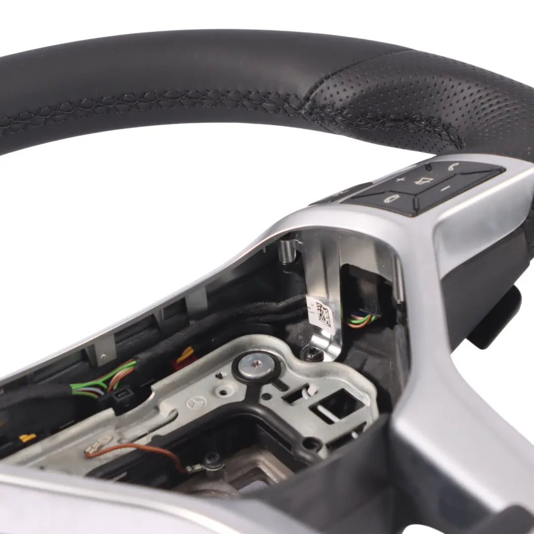 NUOVO in Pelle Sport Cambio al Volante Fili Neri per Volante Mercedes C207 W212 con numero di parte A1724607303 Volante Mercedes C207 W212 NUOVO in Pelle Sport Cambio al Volante Fili Neri - SKU A1724607303-2 - Numero di parte A1724607303