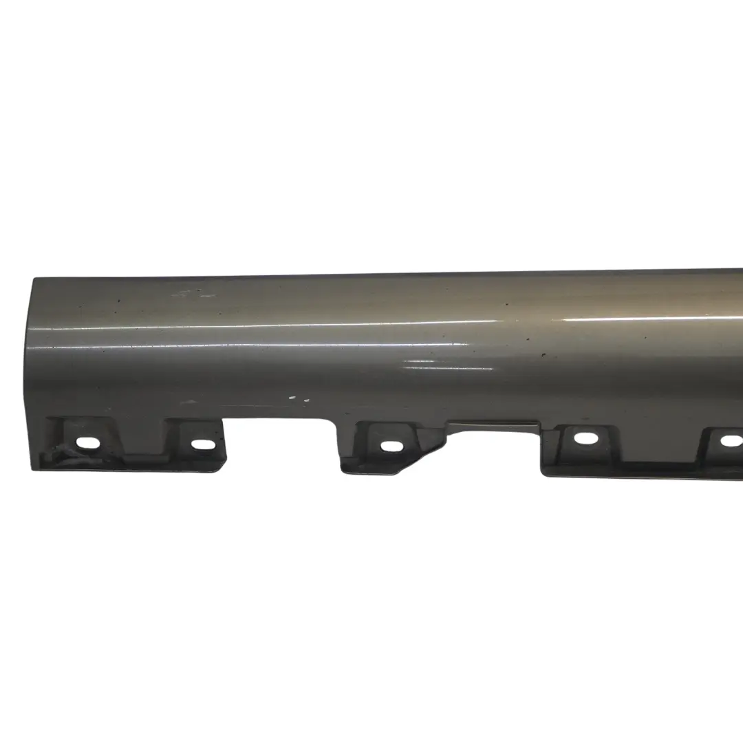 Coperchio laterale soglia porta AMG Gonna sinistra Indium Grey 963 per Mercedes R172 con numero di parte A1726980154 Mercedes R172 Coperchio laterale soglia porta AMG Gonna sinistra Indium Grey 963 - SKU A1726980154-ING - Numero di parte A1726980154