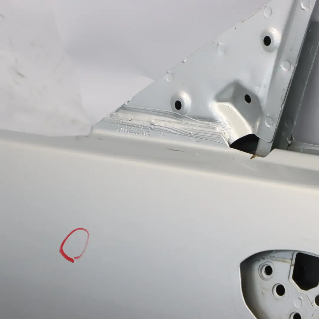 Porta anteriore sinistra Iridium Silver Metallic - 775 per Mercedes SLK R172 con numero di parte A1727200305 Mercedes SLK R172 Porta anteriore sinistra Iridium Silver Metallic - 775 - SKU A1727200305-IRS1 - Numero di parte A1727200305