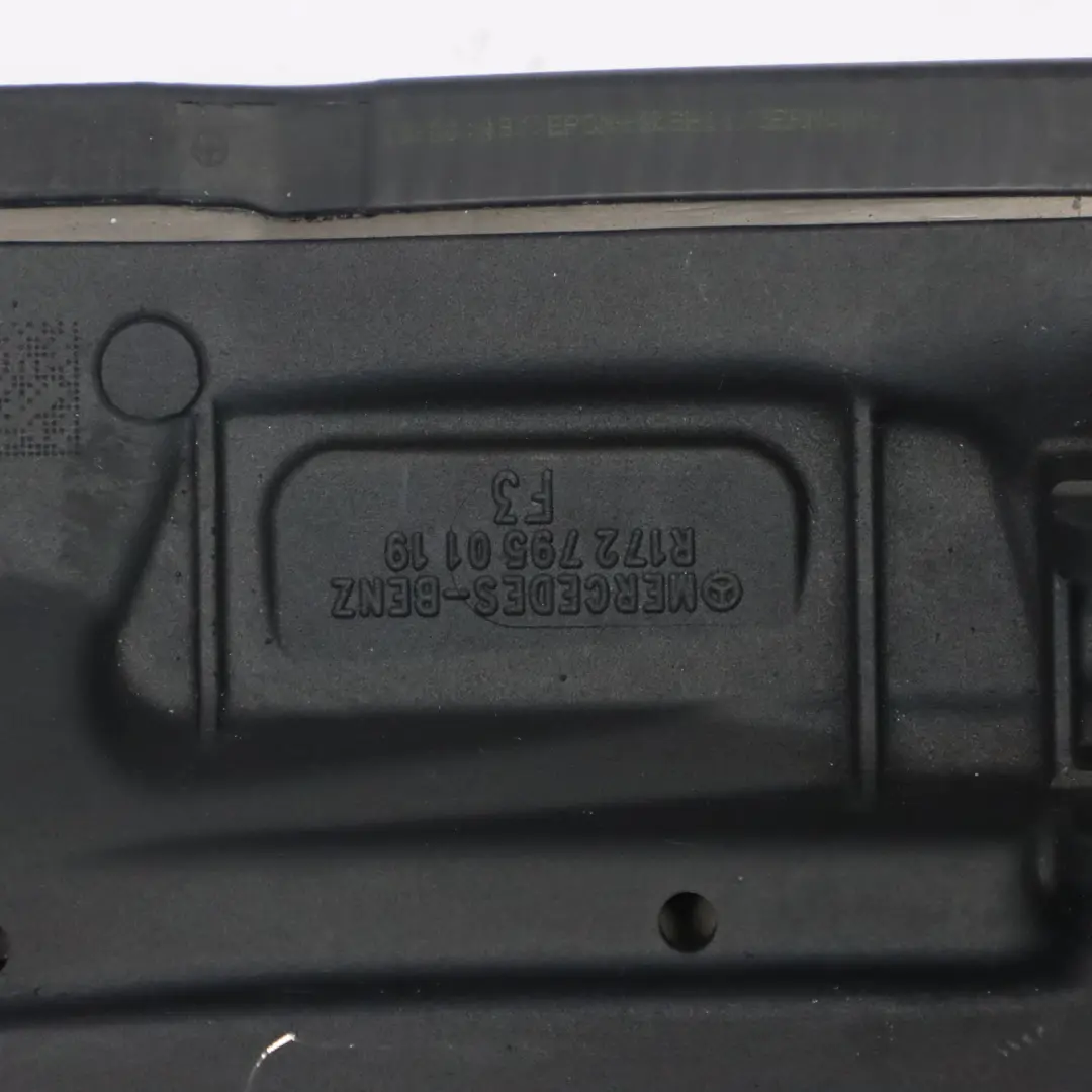 Cache garniture montant C gauche arrière Iridium Silver - 775 pour Mercedes SLK R172 à propos du numéro de pièce A1727900119 Mercedes SLK R172 Cache garniture montant C gauche arrière Iridium Silver - 775 - SKU A1727900119-IRS1 - Numéro de pièce A1727900119