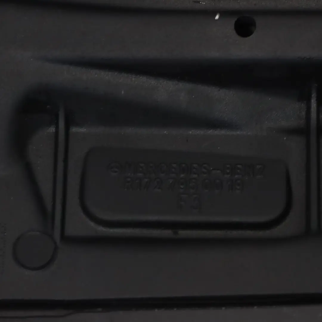 Panel Trasero C Pilar Recubrimiento Tapa Derecha Plata - 775 para Mercedes SLK R172 con número de pieza A1727900219 Mercedes SLK R172 Panel Trasero C Pilar Recubrimiento Tapa Derecha Plata - 775 - SKU A1727900219-IRS1 - Número de pieza A1727900219