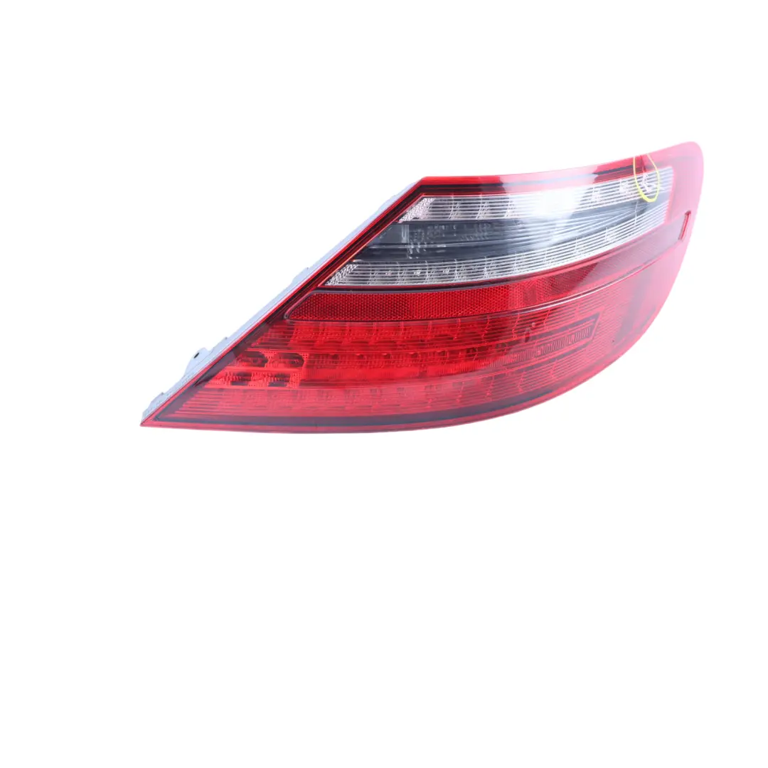 Feu arrière droit Panneau latéral pour Mercedes SLK R172 à propos du numéro de pièce A1729064000 Mercedes SLK R172 Feu arrière droit Panneau latéral - SKU A1729064000 - Numéro de pièce A1729064000