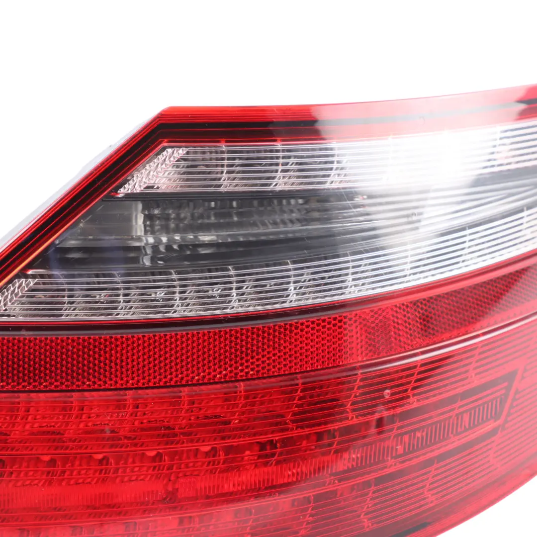 Feu arrière droit Panneau latéral pour Mercedes SLK R172 à propos du numéro de pièce A1729064000 Mercedes SLK R172 Feu arrière droit Panneau latéral - SKU A1729064000 - Numéro de pièce A1729064000