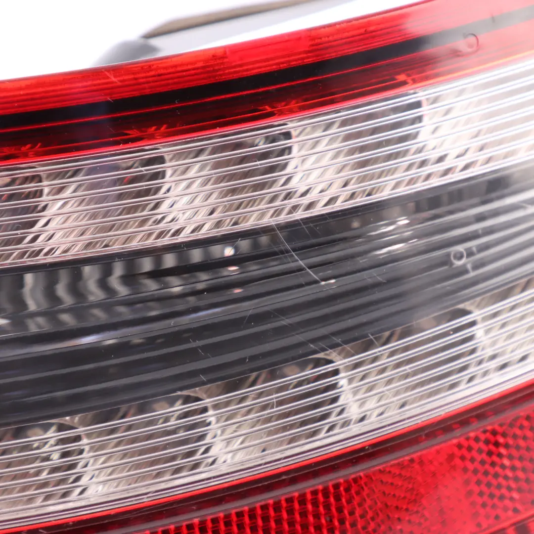 Feu arrière droit Panneau latéral pour Mercedes SLK R172 à propos du numéro de pièce A1729064000 Mercedes SLK R172 Feu arrière droit Panneau latéral - SKU A1729064000 - Numéro de pièce A1729064000