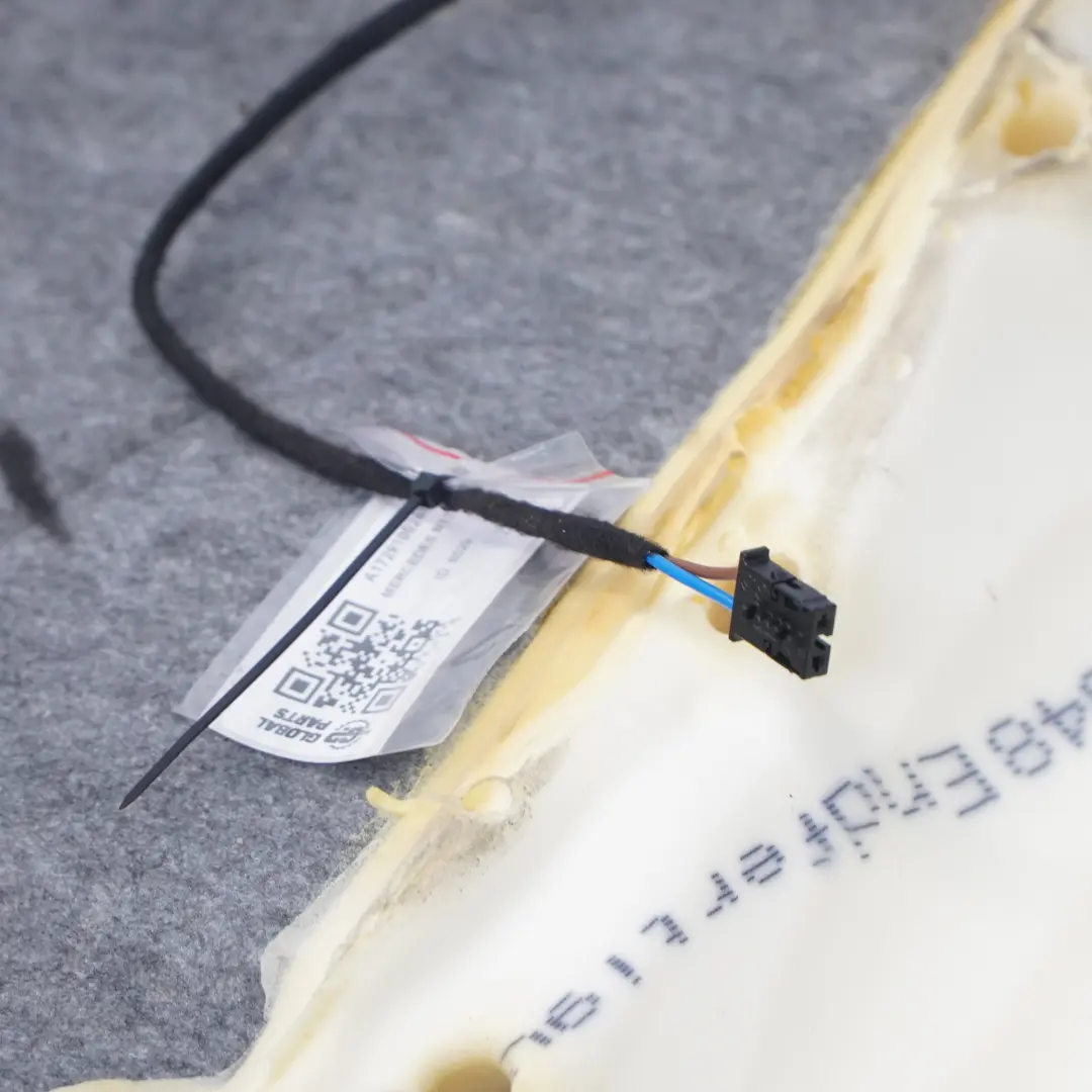 Vordersitzbank Unten Untere Kissen Abdeckung Links für Mercedes R172 mit Teilenummer A1729100246 Mercedes R172 Vordersitzbank Unten Untere Kissen Abdeckung Links - SKU A1729100246 - Teilenummer A1729100246