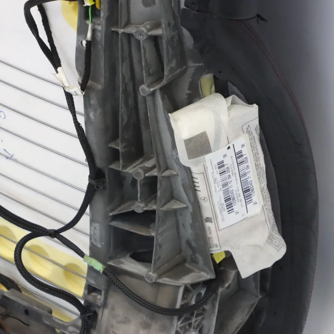 Schienale anteriore destro in pelle nero cuciture rosse per Mercedes SLK R172 con numero di parte A1729103601 Mercedes SLK R172 Schienale anteriore destro in pelle nero cuciture rosse - SKU A1729103601 - Numero di parte A1729103601