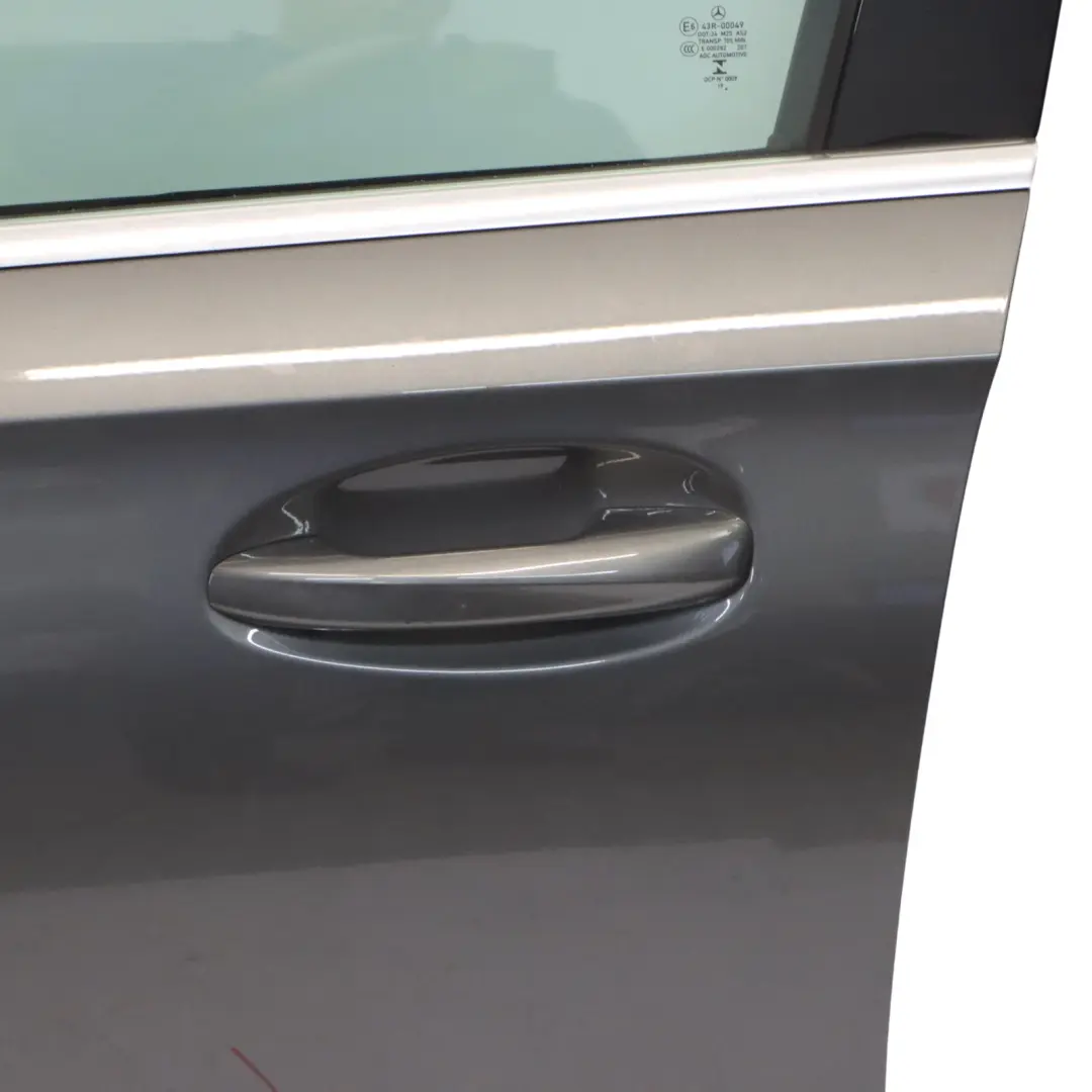 Puerta Delantera Izquierda Mountain Grey Metallic - 787 para Mercedes W177 con número de pieza A1777200700 Mercedes W177 Puerta Delantera Izquierda Mountain Grey Metallic - 787 - SKU A1777200700-MG1 - Número de pieza A1777200700