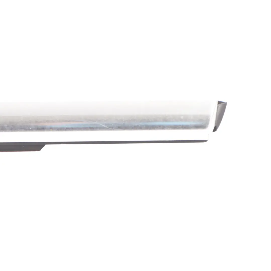 Joint d'étanchéité vitre porte arrière gauche chromé pour Mercedes W177 à propos du numéro de pièce A1777352301 Mercedes W177 Joint d'étanchéité vitre porte arrière gauche chromé - SKU A1777352301-1 - Numéro de pièce A1777352301