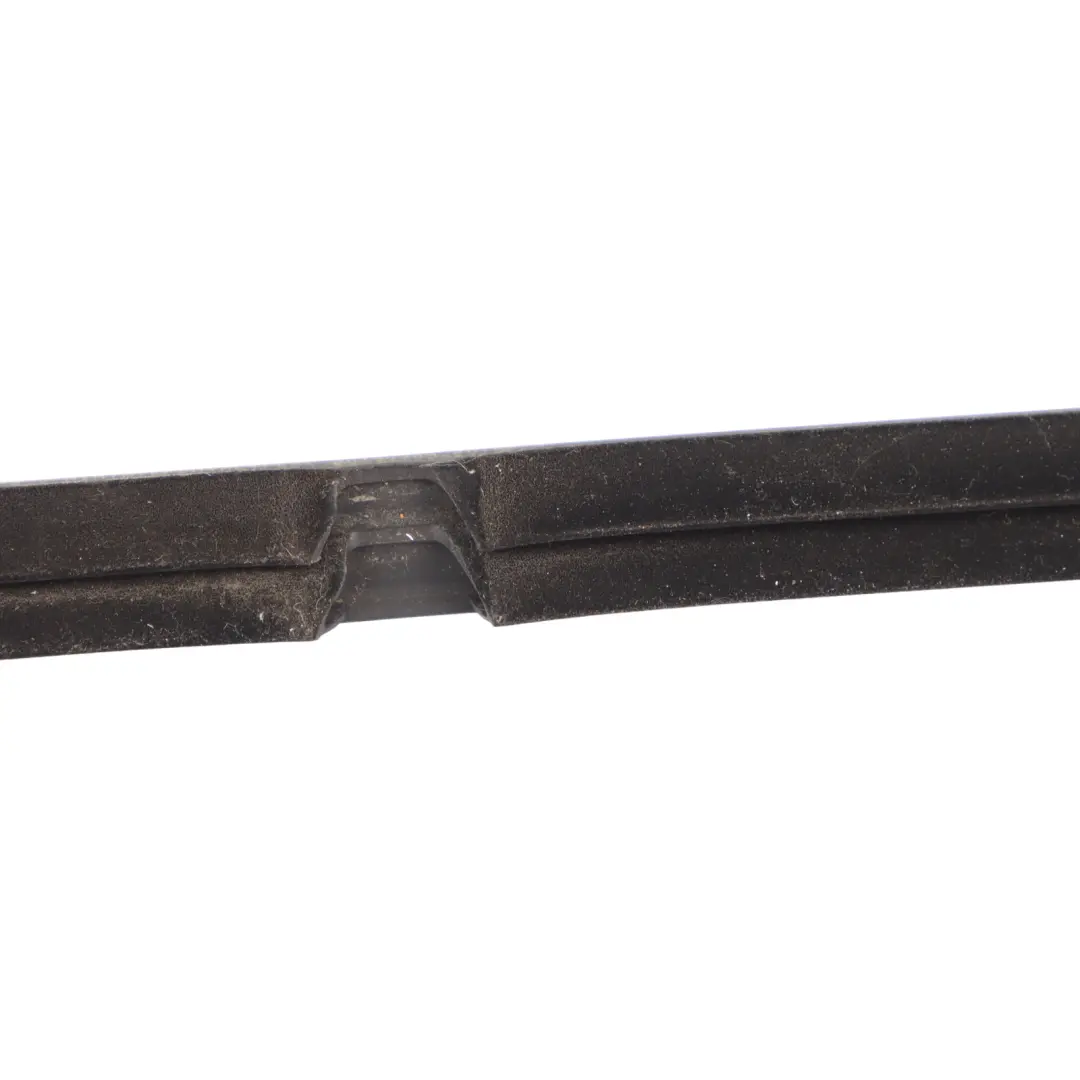 Tira sellado ventana la puerta trasera izquierda Cromo para Mercedes W177 con número de pieza A1777352301 Mercedes W177 Tira sellado ventana la puerta trasera izquierda Cromo - SKU A1777352301-1 - Número de pieza A1777352301