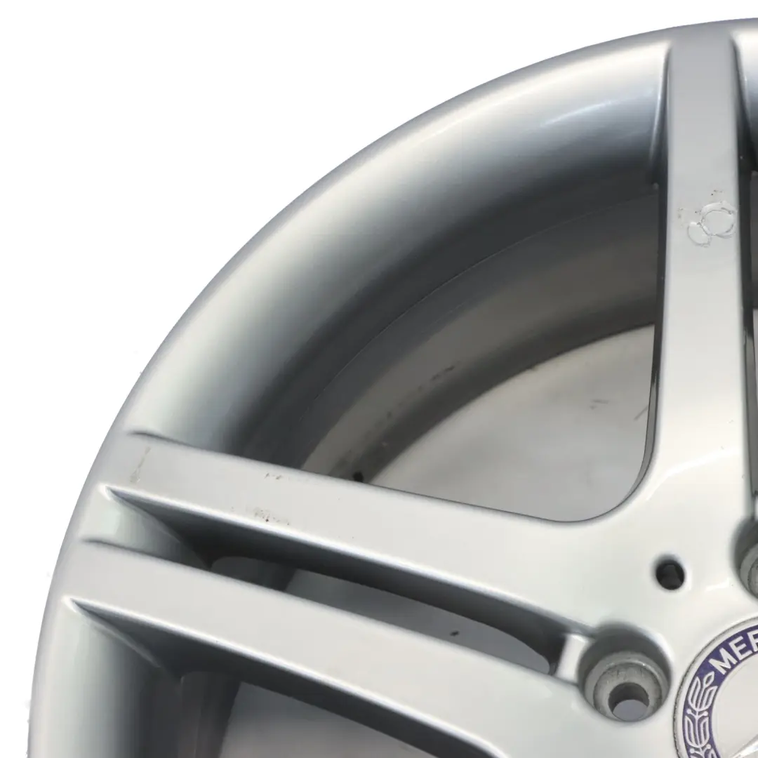 Silberne Alufelge 18" ET:36 7,5J 5-Doppelspeiche für Mercedes W203 mit Teilenummer A2034015502 Mercedes W203 Silberne Alufelge 18" ET:36 7,5J 5-Doppelspeiche - SKU A2034015502-7 - Teilenummer A2034015502