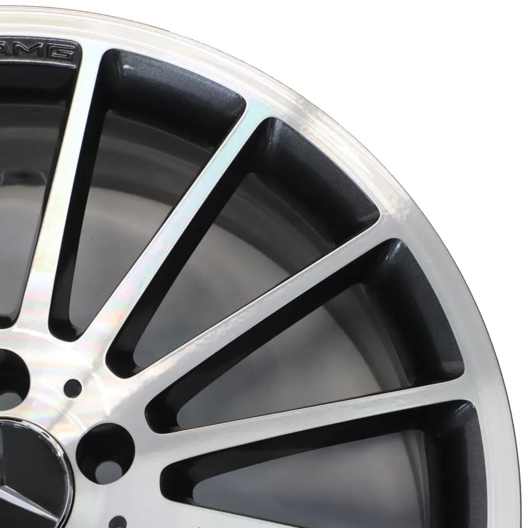  Jante Avant Mercedes W204 C63 AMG Alliage 17 trous 19" 8J ET:45 - SKU A2044014802 - Numéro de pièce A2044014802