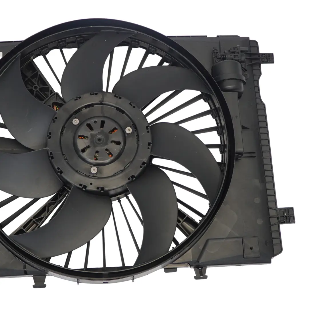 Mercedes R172 M271 Chemise de ventilateur de radiateur Moteur 600W - SKU A2045000493-1 - Numéro de pièce A2045000493