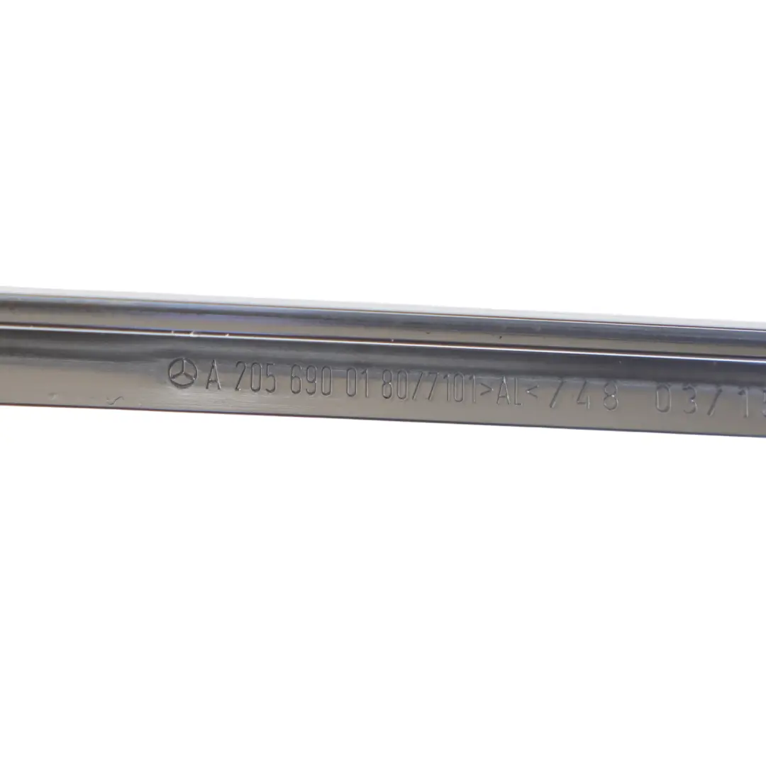Finestrino Porta Anteriore Sinistro Striscia Argento per Mercedes W205 con numero di parte A2056900180 Mercedes W205 Finestrino Porta Anteriore Sinistro Striscia Argento - SKU A2056900180-1 - Numero di parte A2056900180