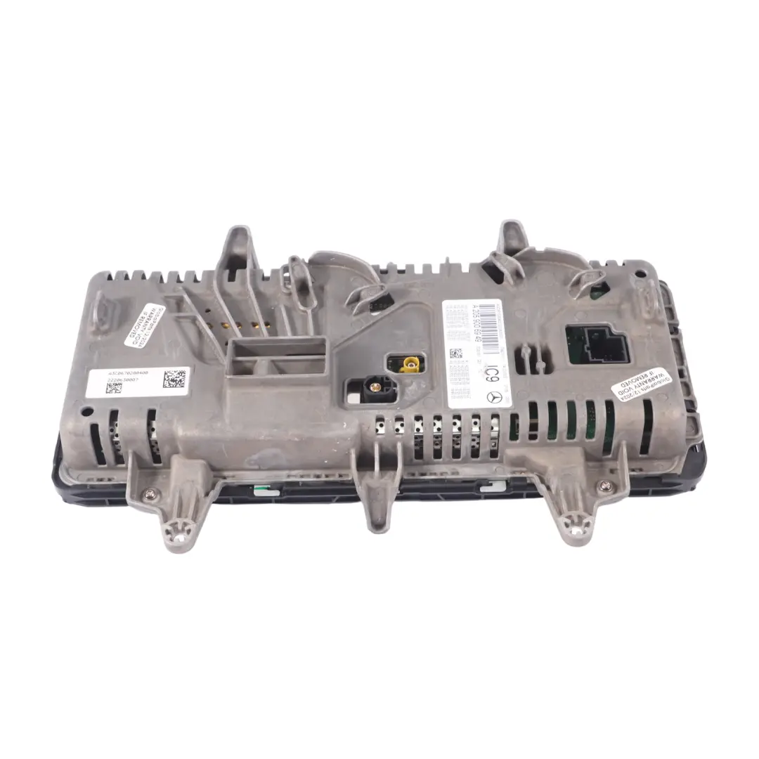 Ekran Wyświetlacz Licznik Zegary do Mercedes W205 o numerze A2059006949 Mercedes W205 Ekran Wyświetlacz Licznik Zegary - SKU A2059006949 - Numer Części A2059006949