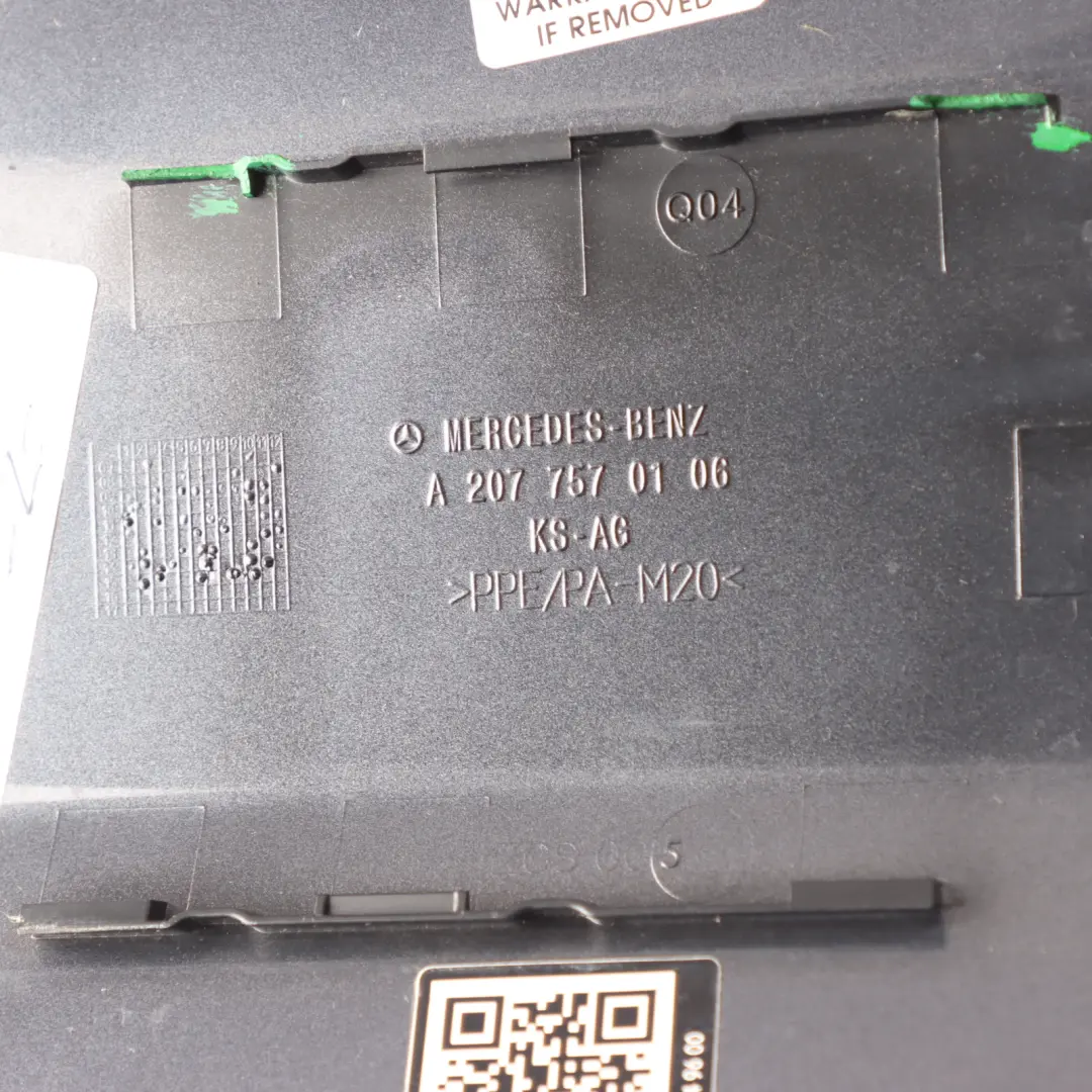 Mercedes W207 Klapka Wlewu Paliwa Pokrywa Tenorite Grey Szary Metalik - 755 - SKU A2077570106-TNG1 - Numer Części A2077570106
