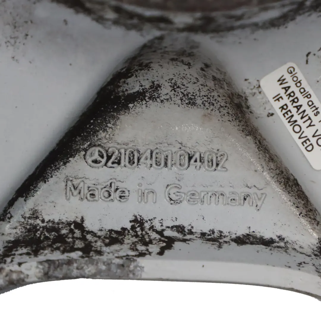 Silberne Leichtmetallfelge 16" 7,5J ET:41 5-Loch für Mercedes W210 mit Teilenummer A2104010402 Mercedes W210 Silberne Leichtmetallfelge 16" 7,5J ET:41 5-Loch - SKU A2104010402-1 - Teilenummer A2104010402