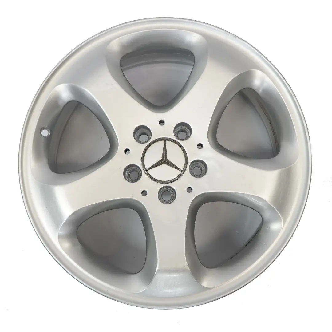 Srebrna Felga Aluminiowa 17" 7,5J ET:37 A2104010402 do Mercedes W210 o numerze A2104012002 Mercedes W210 Srebrna Felga Aluminiowa 17" 7,5J ET:37 A2104010402 - SKU A2104012002-2 - Numer Części A2104012002