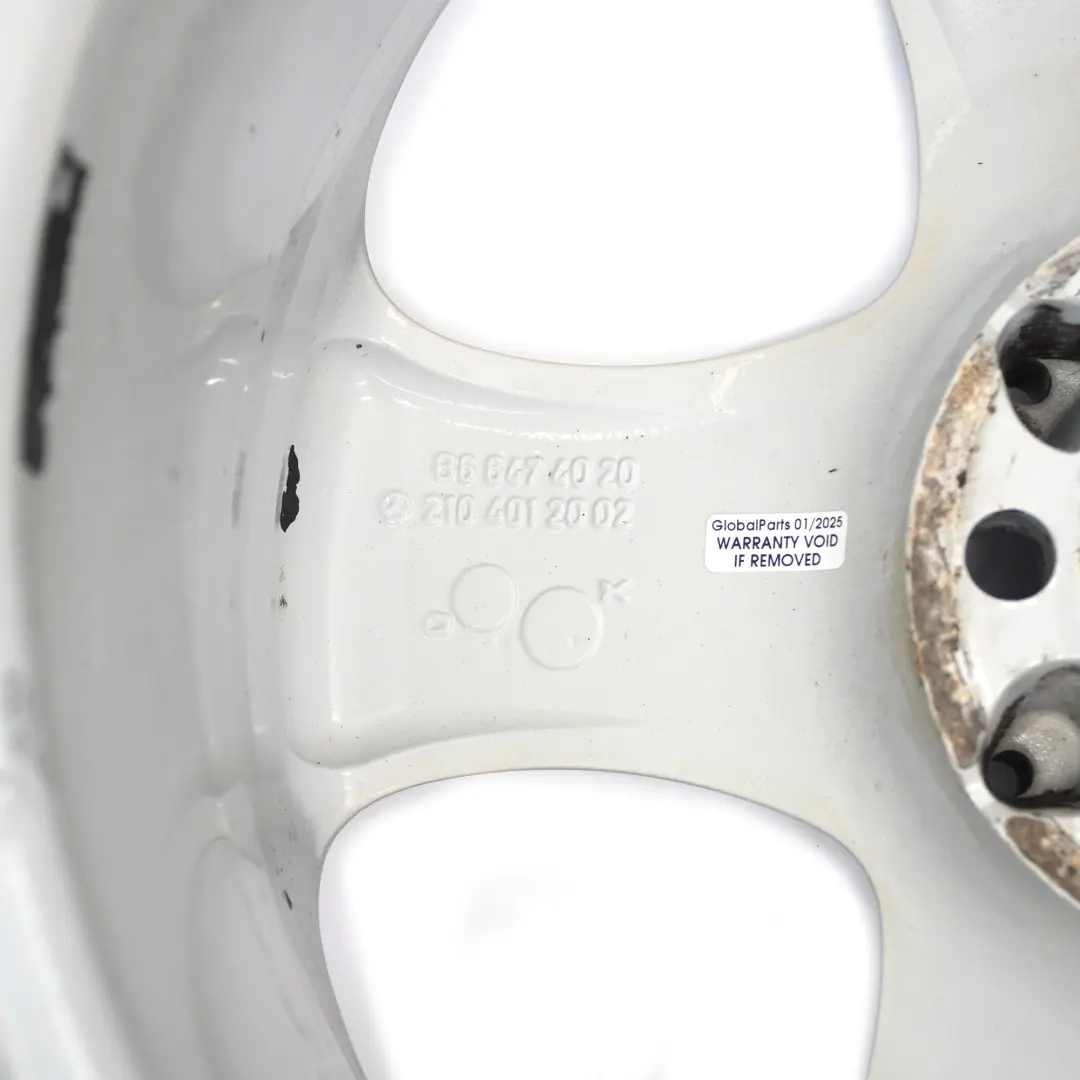 Silberne Leichtmetallfelge 17" 7,5J ET:37 Sternspeiche A2104010402 für Mercedes W210 mit Teilenummer A2104012002 Mercedes W210 Silberne Leichtmetallfelge 17" 7,5J ET:37 Sternspeiche A2104010402 - SKU A2104012002-2 - Teilenummer A2104012002