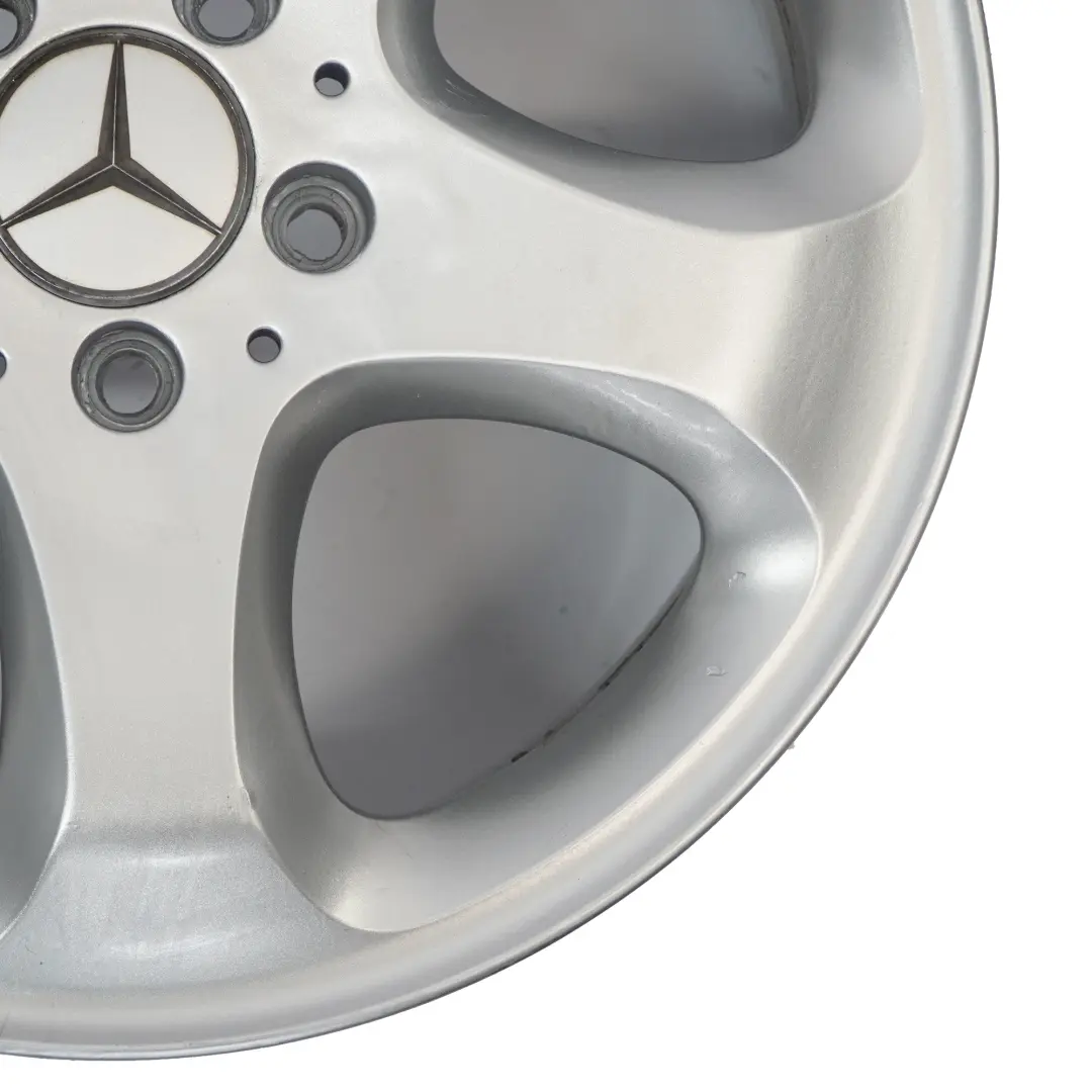 Silberne Leichtmetallfelge 17" 7,5J ET:37 Sternspeiche A2104010402 für Mercedes W210 mit Teilenummer A2104012002 Mercedes W210 Silberne Leichtmetallfelge 17" 7,5J ET:37 Sternspeiche A2104010402 - SKU A2104012002-2 - Teilenummer A2104012002