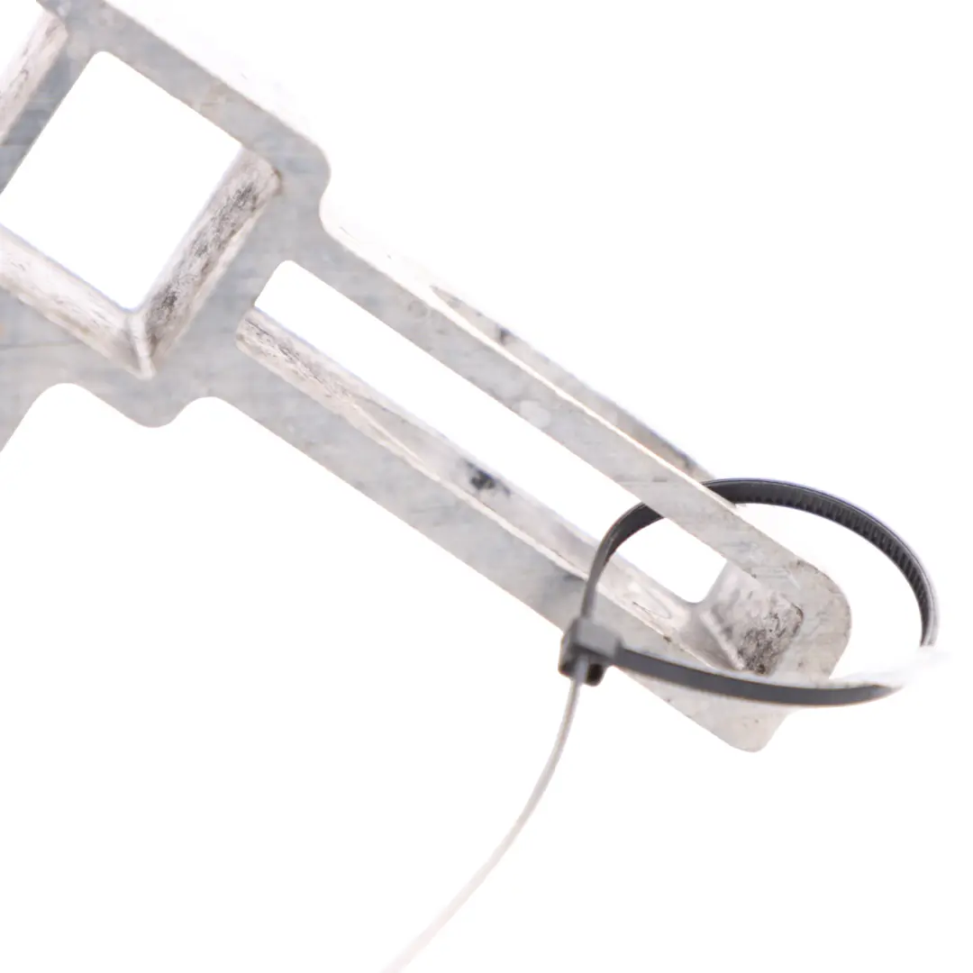 Uchwyt Wspornik Mocowanie Chłodnicy Prawy Przód do Mercedes W213 C253 o numerze A2135010720 Mercedes W213 C253 Uchwyt Wspornik Mocowanie Chłodnicy Prawy Przód - SKU A2135010720 - Numer Części A2135010720