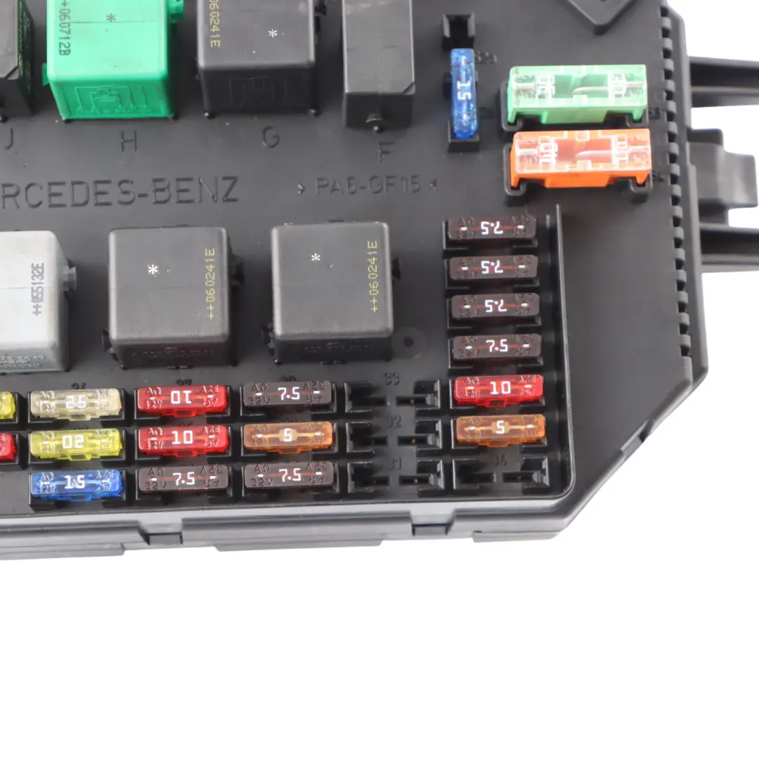 SAM Relay Fuse Box Module Control Unit ECU to Mercedes W221 with Part number A2215402250 Mercedes W221 SAM Relay Fuse Box Module Control Unit ECU - SKU A2215402250 - Part number A2215402250