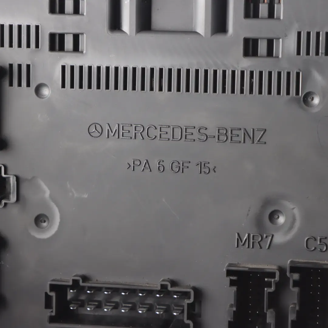 Fuse Box Relay Control Unit SAM Module to Mercedes W221 with Part number A2215458345 Mercedes W221 Fuse Box Relay Control Unit SAM Module - SKU A2215458345 - Part number A2215458345