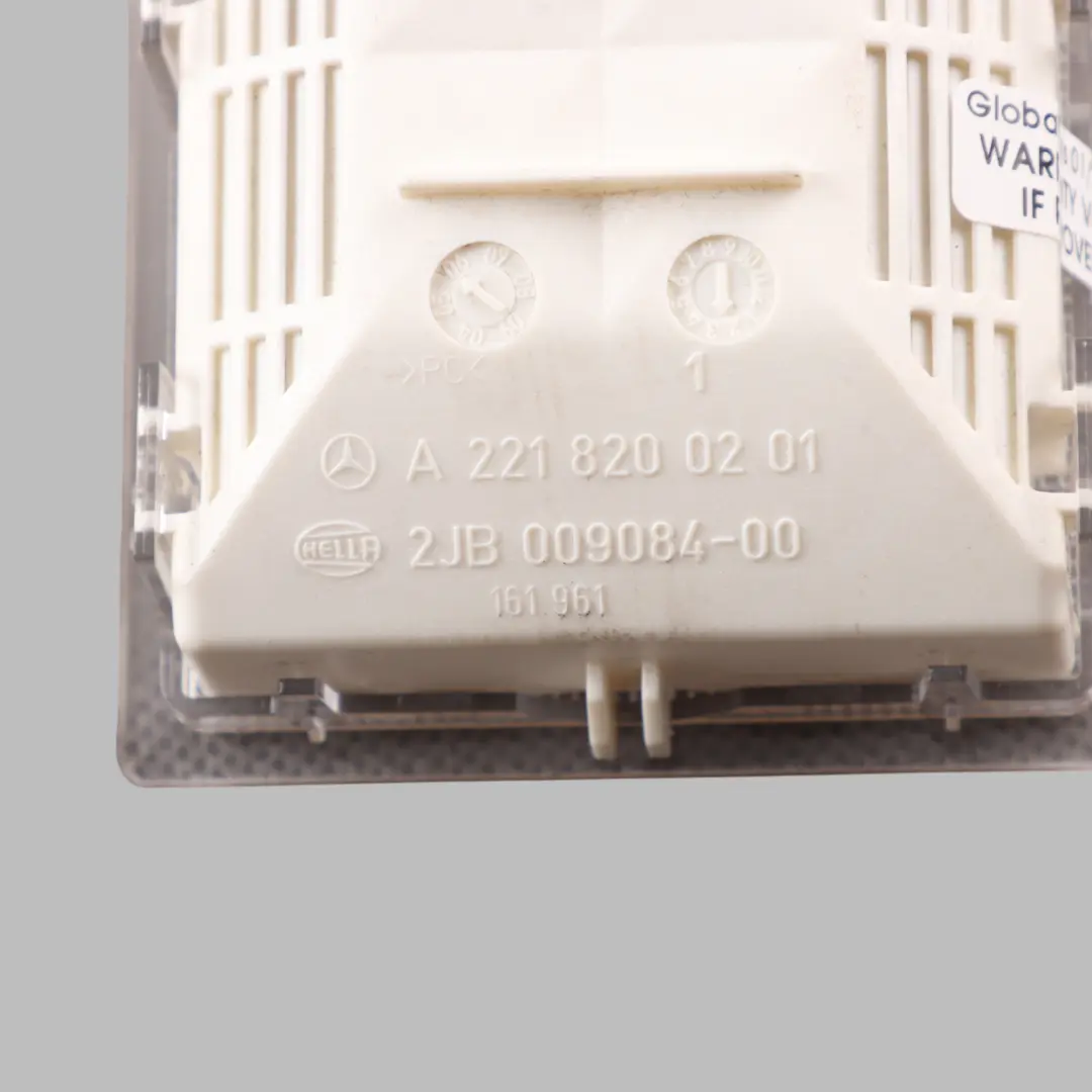Lampada vano portaoggetti Mercedes C216 W221 Rivestimento interno per con numero di parte A2218200201 Lampada vano portaoggetti Mercedes C216 W221 Rivestimento interno - SKU A2218200201 - Numero di parte A2218200201