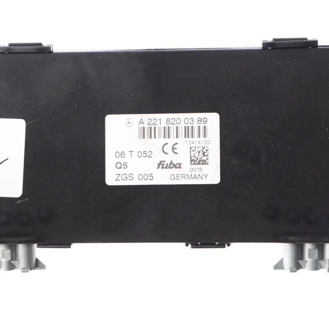 Roof Aerial Radio Antenna Amplifier Unit to Mercedes W221 with Part number A2218200389 Mercedes W221 Roof Aerial Radio Antenna Amplifier Unit - SKU A2218200389 - Part number A2218200389