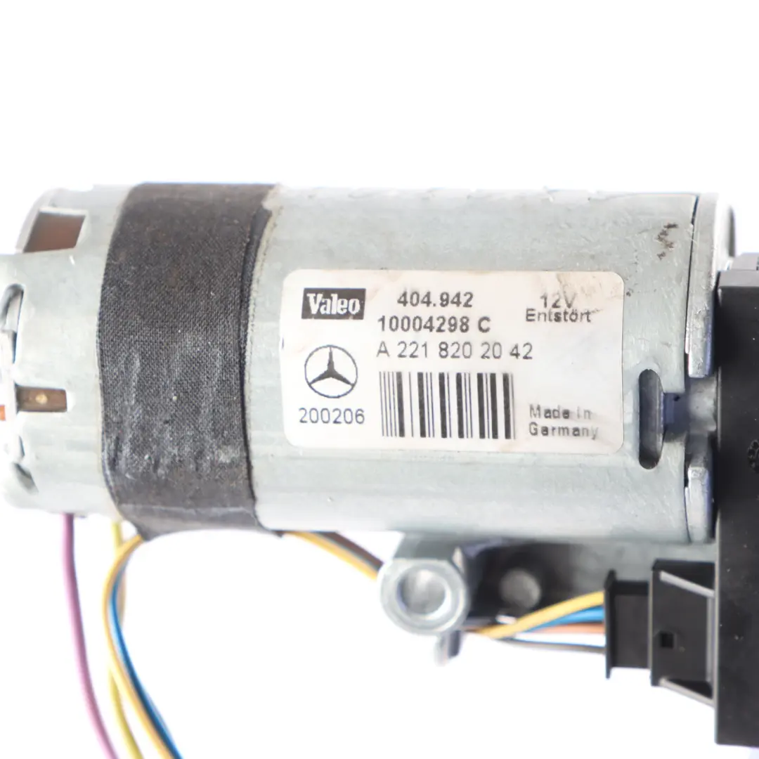 Sliding Roof Motor Sunroof Drive Actuator Unit to Mercedes W221 with Part number A2218202042 Mercedes W221 Sliding Roof Motor Sunroof Drive Actuator Unit - SKU A2218202042 - Part number A2218202042