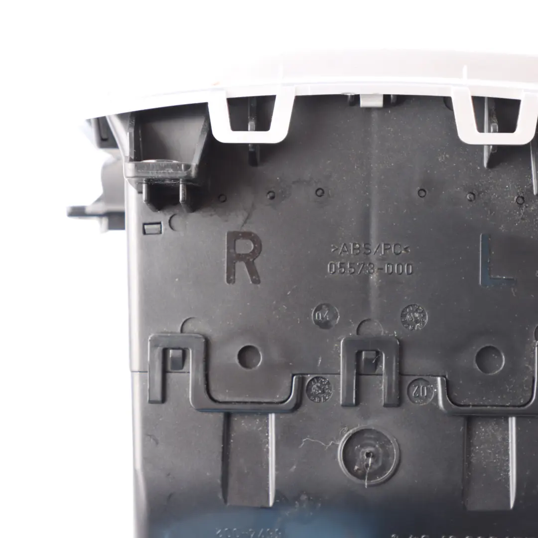 Kratka Nawiewu Tył Tylna Środkowa Środek do Mercedes W221 o numerze A2218300754 Mercedes W221 Kratka Nawiewu Tył Tylna Środkowa Środek - SKU A2218300754 - Numer Części A2218300754