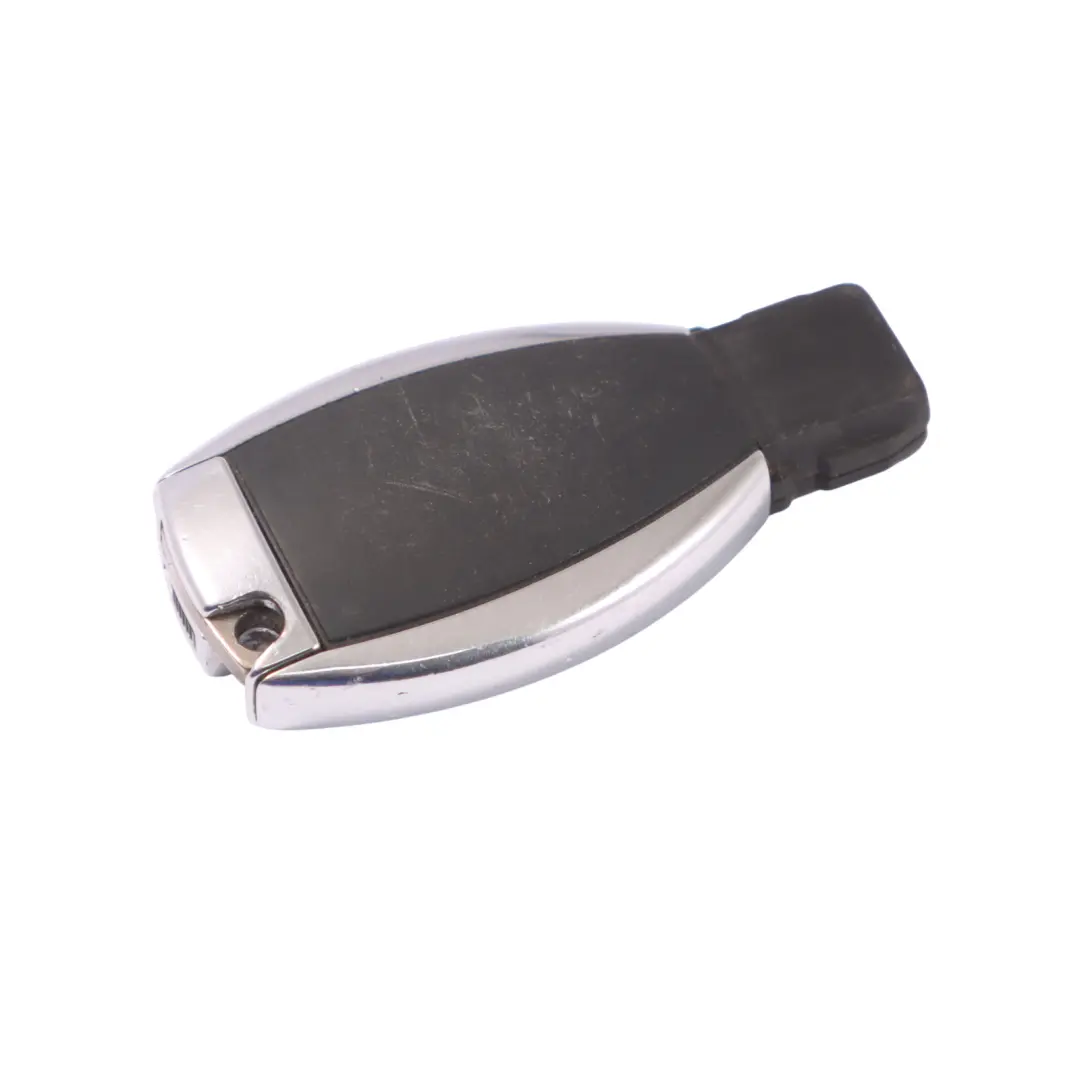 Pulsante del telecomando dell'allarme radio per Mercedes C117 W166 W205 con numero di parte A2229054100 Mercedes C117 W166 W205 Pulsante del telecomando dell'allarme radio - SKU A2229054100 - Numero di parte A2229054100