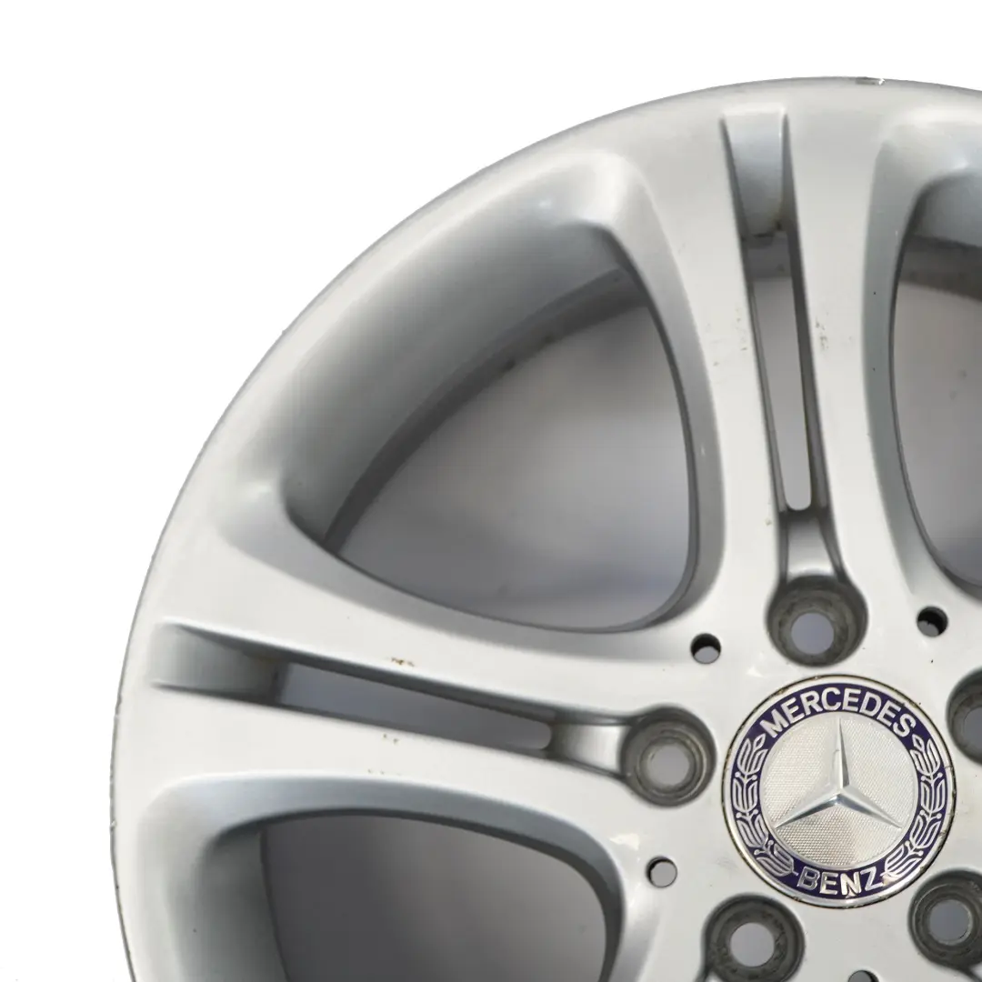 Srebrna Felga Aluminiowa 17" 7.5J ET:52.5 do Mercedes W176 W246 o numerze A2464011002 Mercedes W176 W246 Srebrna Felga Aluminiowa 17" 7.5J ET:52.5 - SKU A2464011002-1 - Numer Części A2464011002