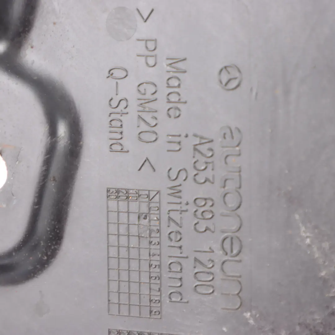 Osłona Podwozia Zbiornika do Mercedes X253 C253 o numerze A2536931200 Mercedes X253 C253 Osłona Podwozia Zbiornika - SKU A2536931200 - Numer Części A2536931200