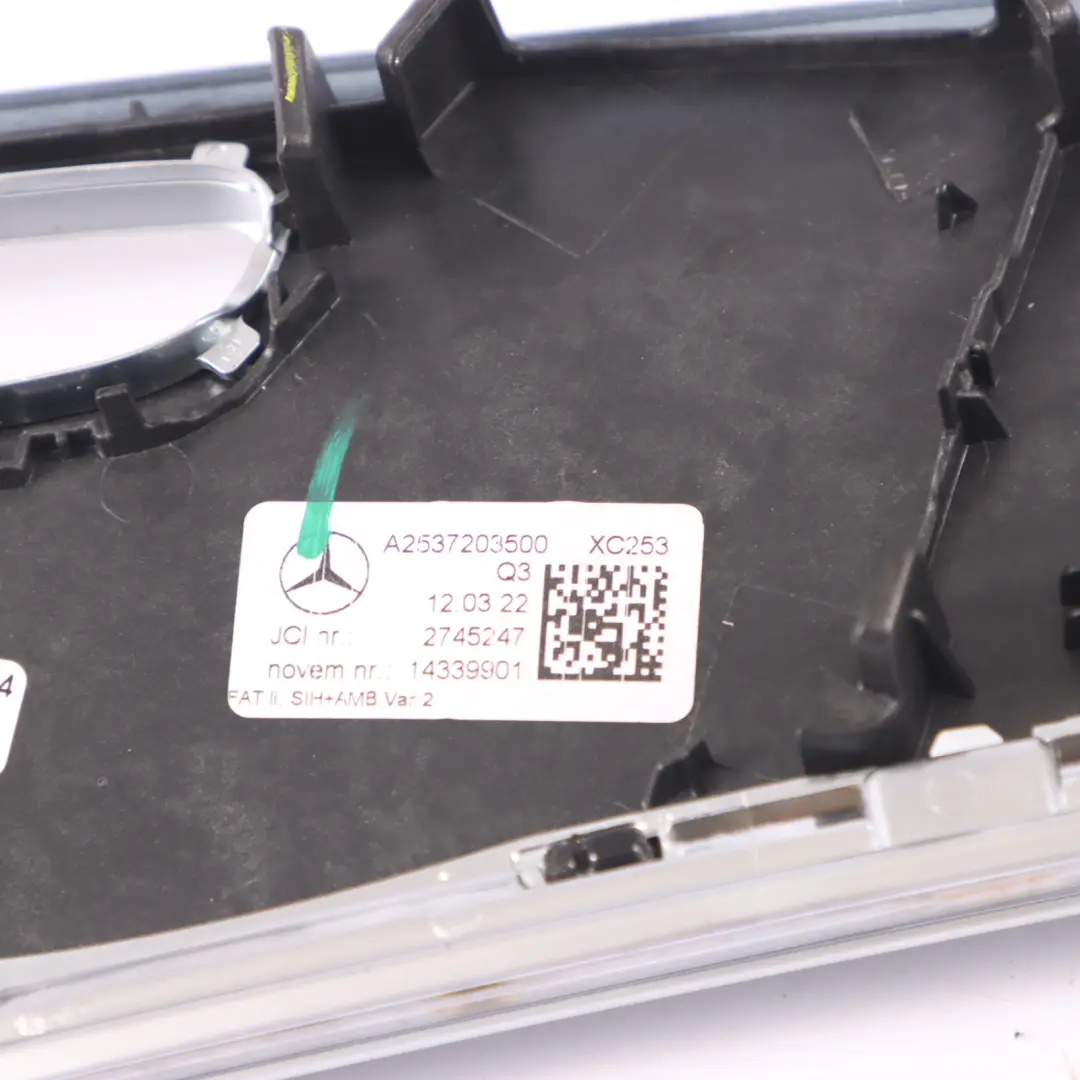 Scheda Porta Striscia copertura Pannello sinistro per Mercedes GLC X253 con numero di parte A2537203500 Mercedes GLC X253 Scheda Porta Striscia copertura Pannello sinistro - SKU A2537203500 - Numero di parte A2537203500