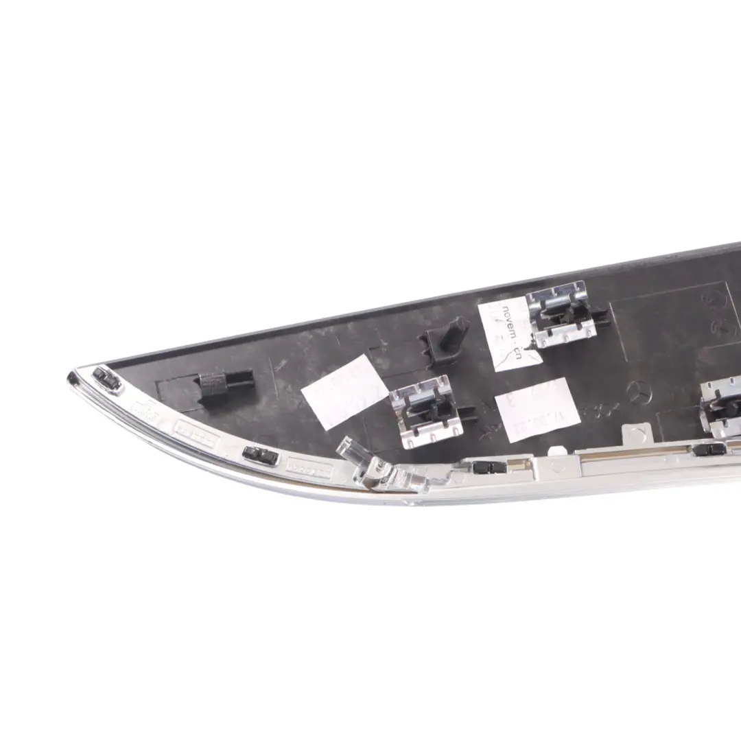 Moldura la Tarjeta Delantera Derecha Banda Decorativa para Mercedes X253 con número de pieza A2537203600 Mercedes X253 Moldura la Tarjeta Delantera Derecha Banda Decorativa - SKU A2537203600 - Número de pieza A2537203600