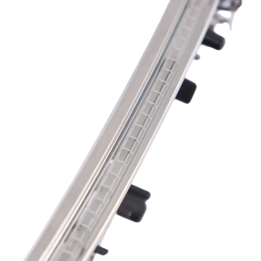 modanatura scheda anteriore destra striscia decorativa per Mercedes X253 con numero di parte A2537203600 Mercedes X253 modanatura scheda anteriore destra striscia decorativa - SKU A2537203600 - Numero di parte A2537203600