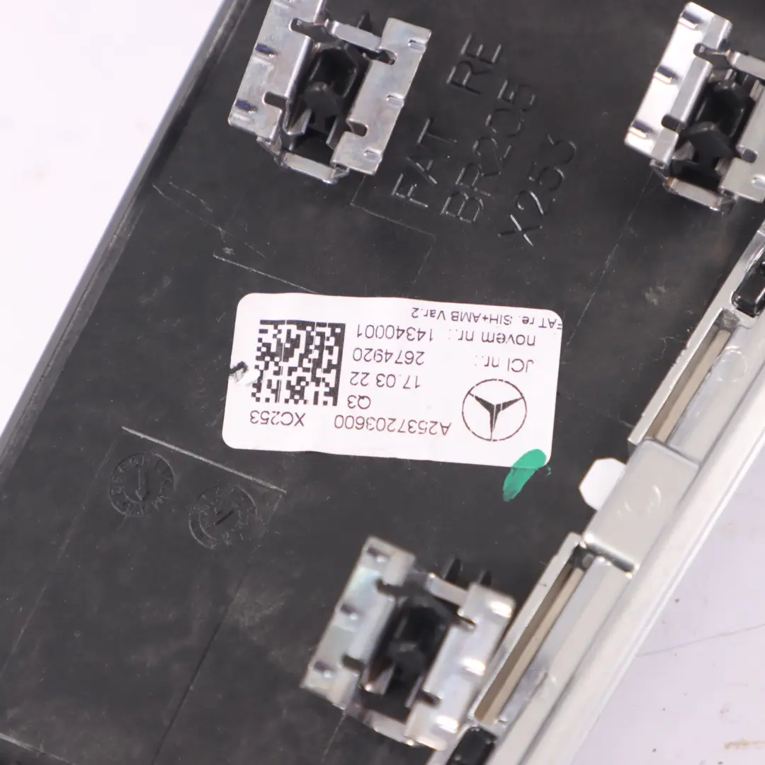 Listwa Ozdobna Dekor Drzwi Prawy Przód do Mercedes X253 o numerze A2537203600 Mercedes X253 Listwa Ozdobna Dekor Drzwi Prawy Przód - SKU A2537203600 - Numer Części A2537203600