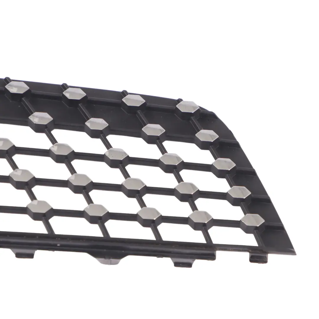 Embellecedor rejilla parachoques delantero derecho para Mercedes GLC X253 con número de pieza A2538889100 Mercedes GLC X253 Embellecedor rejilla parachoques delantero derecho - SKU A2538889100 - Número de pieza A2538889100