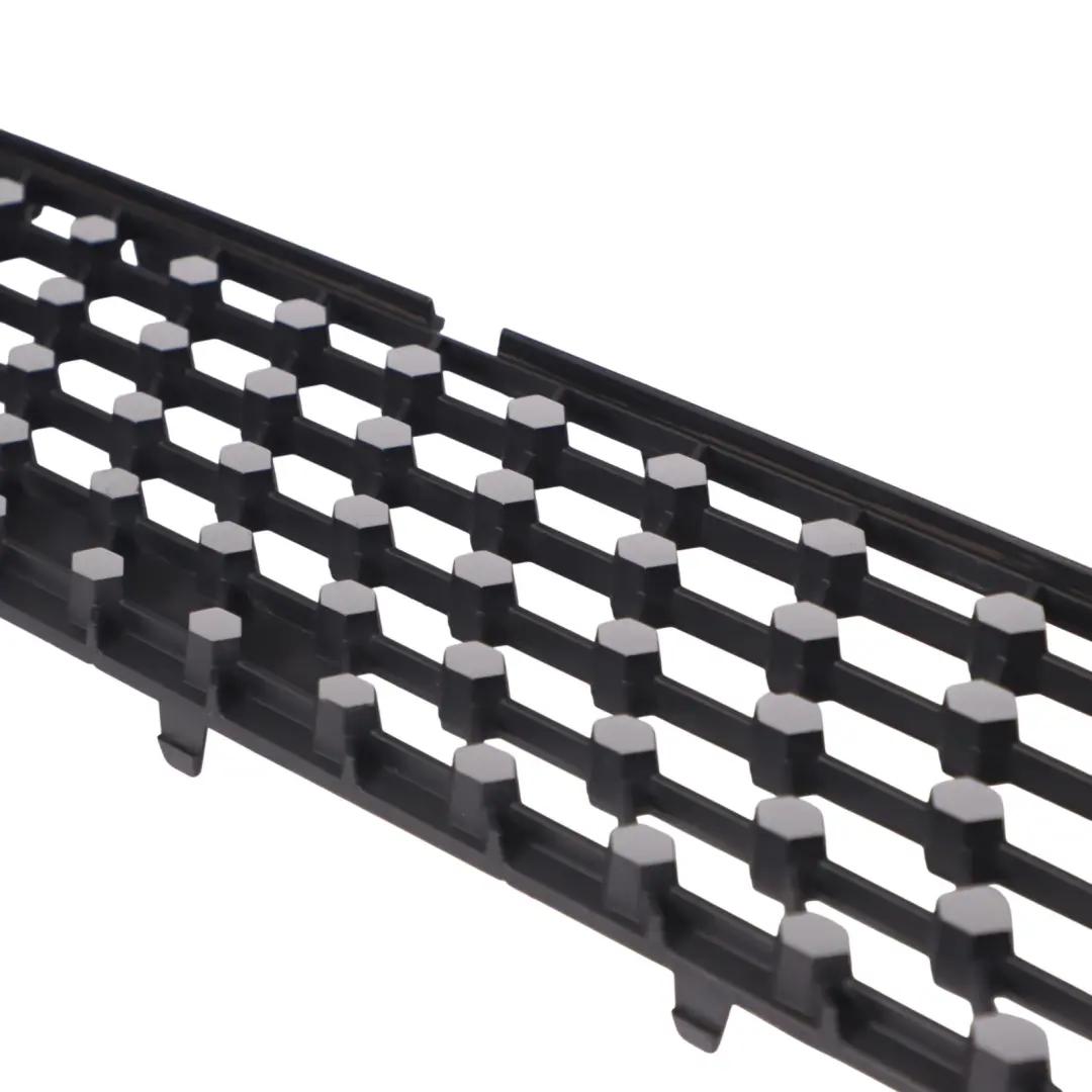 Garniture grille inférieure parechocs avant droite pour Mercedes GLC X253 à propos du numéro de pièce A2538889100 Mercedes GLC X253 Garniture grille inférieure parechocs avant droite - SKU A2538889100 - Numéro de pièce A2538889100